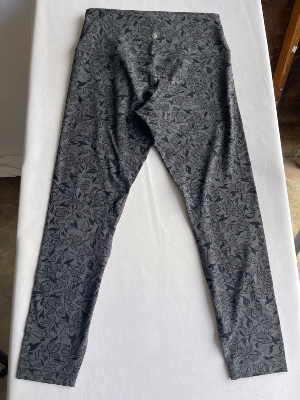 lululemon athletica Gray Floral-Print Leggings - Picture 6 of 11